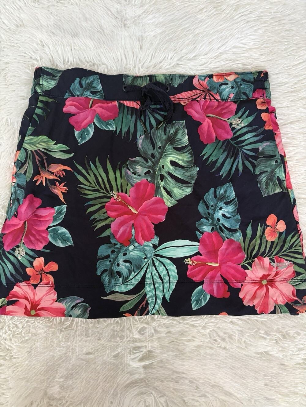Speedo Women’s M Navy Floral Lined Swim skirt. Exc Quality & Condition. Pretty